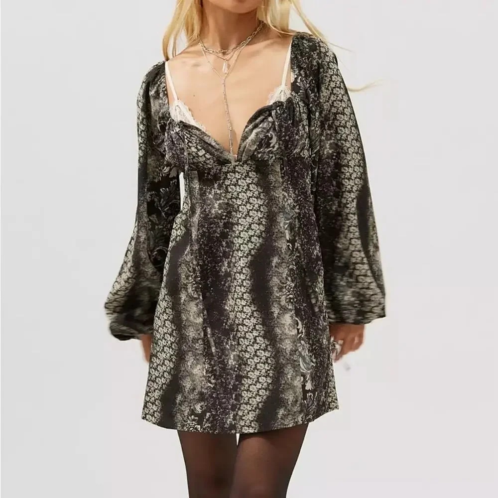 Urban Outfitters Vivienne Black Tan Printed Long Sleeve Mini Dress Medium EUC